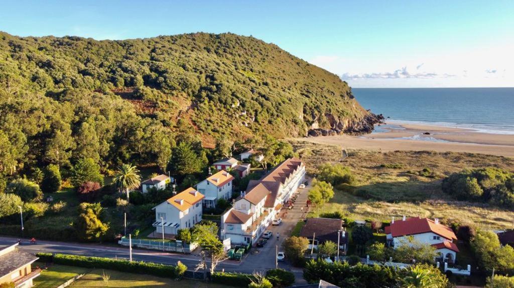 Hostal De Berria Santona Bagian luar foto